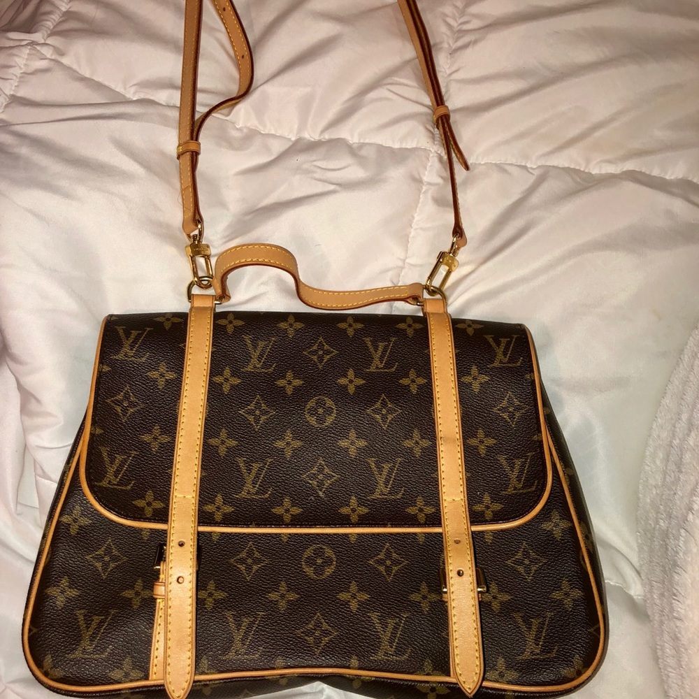 VINTAGE AUTHENTIC LOUIS VUITTON.